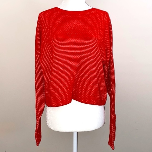 Theory textured crop sweater - Picture 2 of 9